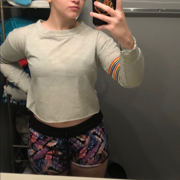 Gray Long-Sleeved Crop Top - Picture 2 of 2